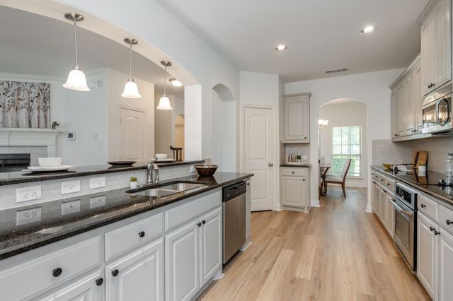 118 Brook Hollow Lane, Red Oak, TX 75154