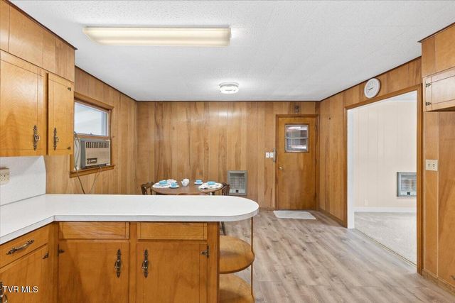 132 Swimming Pool Road, Hampton, TN 37658
