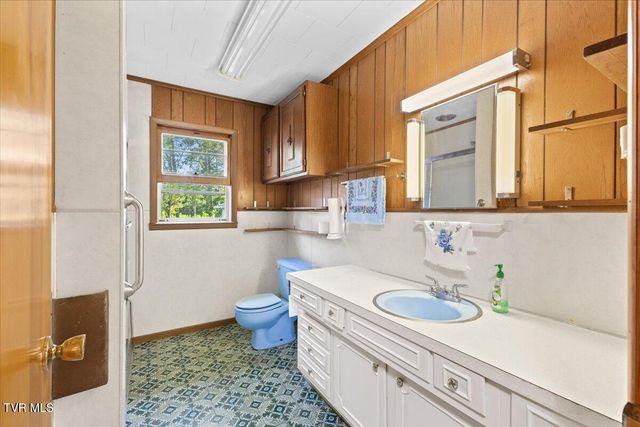 132 Swimming Pool Road, Hampton, TN 37658