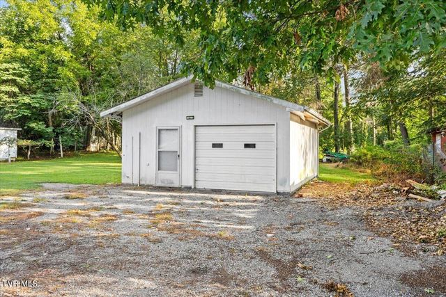 132 Swimming Pool Road, Hampton, TN 37658