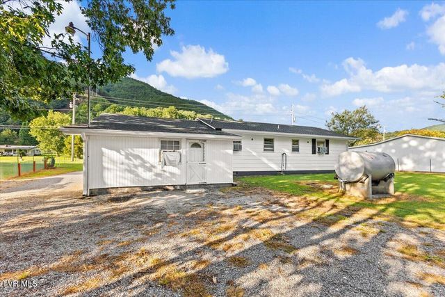 132 Swimming Pool Road, Hampton, TN 37658