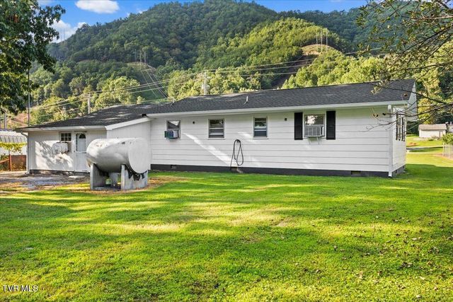 132 Swimming Pool Road, Hampton, TN 37658