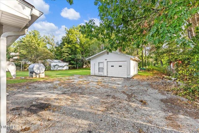 132 Swimming Pool Road, Hampton, TN 37658