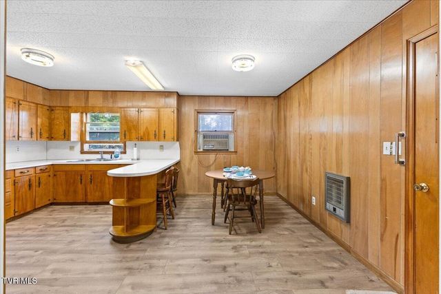 132 Swimming Pool Road, Hampton, TN 37658