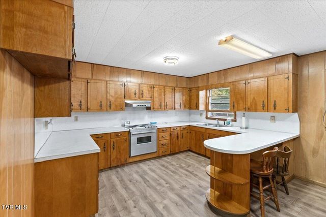 132 Swimming Pool Road, Hampton, TN 37658