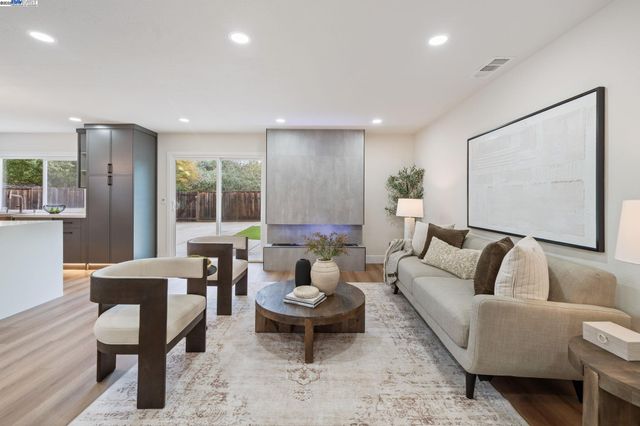 31314 San Andreas Dr, Union City, CA 94587