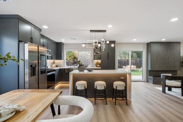 31314 San Andreas Dr, Union City, CA 94587