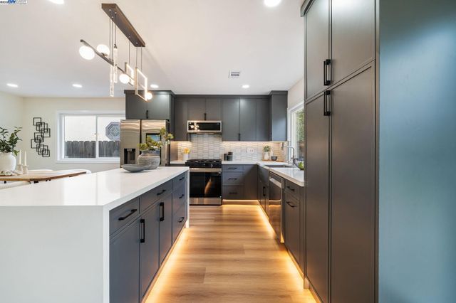 31314 San Andreas Dr, Union City, CA 94587