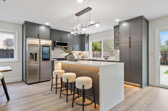 31314 San Andreas Dr, Union City, CA 94587