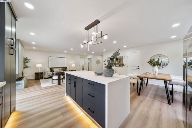 31314 San Andreas Dr, Union City, CA 94587