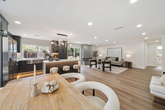 31314 San Andreas Dr, Union City, CA 94587