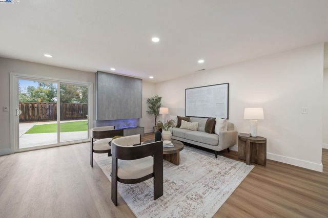 31314 San Andreas Dr, Union City, CA 94587