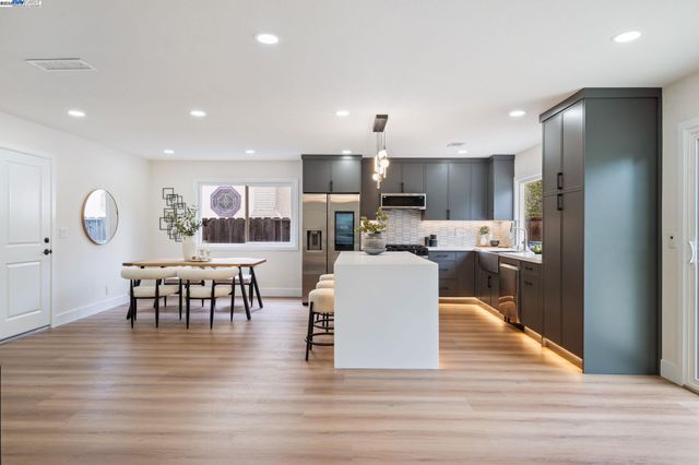 31314 San Andreas Dr, Union City, CA 94587