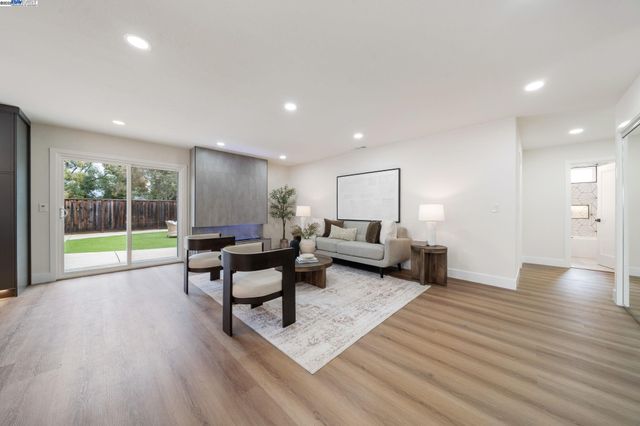 31314 San Andreas Dr, Union City, CA 94587