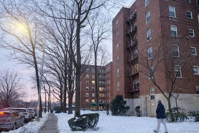 2704 Parsons Boulevard 6B, Flushing, NY 11354