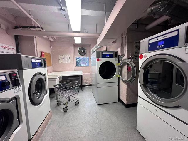 2704 Parsons Boulevard 6B, Flushing, NY 11354