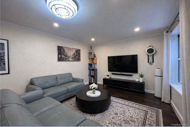 2704 Parsons Boulevard 6B, Flushing, NY 11354