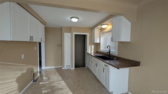 21338 Pembroke Avenue, Detroit, MI 48219