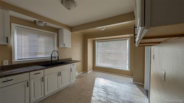 21338 Pembroke Avenue, Detroit, MI 48219