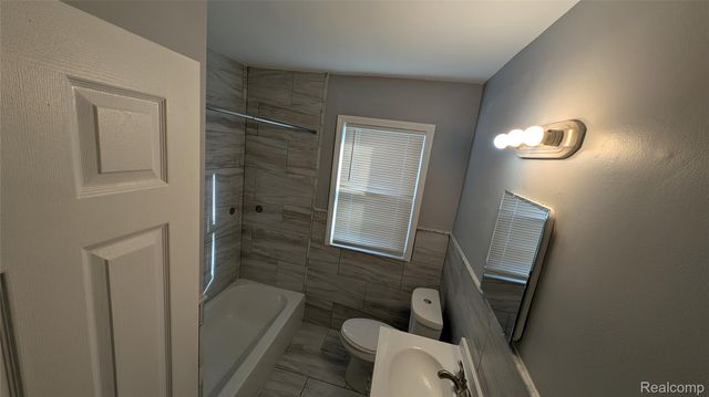 21338 Pembroke Avenue, Detroit, MI 48219