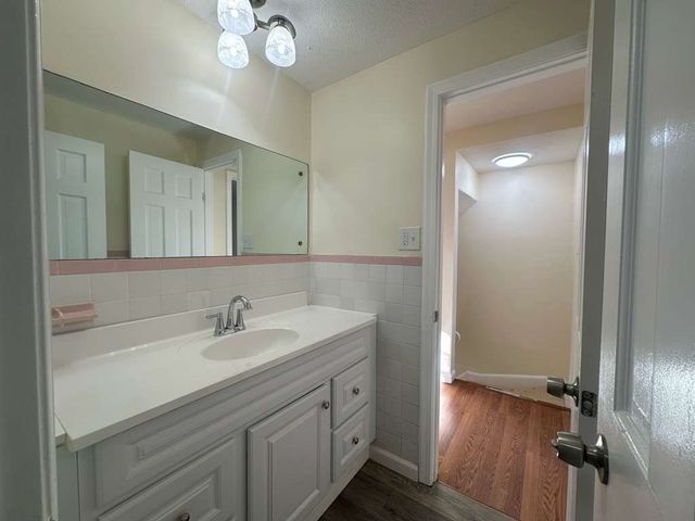 53 Pilgrim Cir 53, Methuen, MA 01844