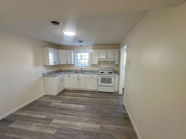 53 Pilgrim Cir 53, Methuen, MA 01844