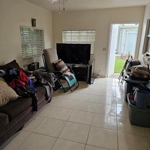 7202 NW 73rd Street, Tamarac, FL 33321