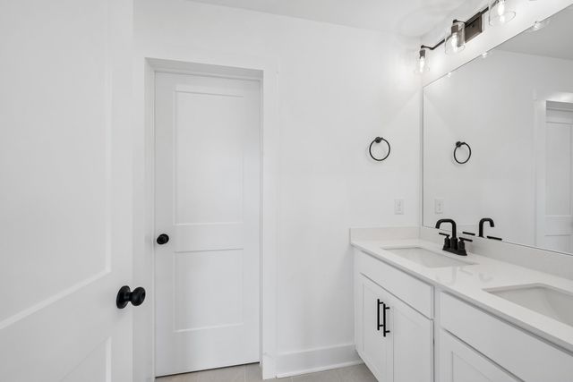 2597 Peaceful Valley Dr, Columbia, TN 38401
