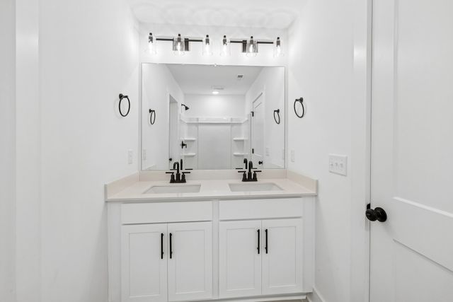 2597 Peaceful Valley Dr, Columbia, TN 38401