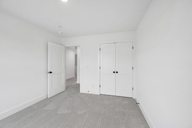 2597 Peaceful Valley Dr, Columbia, TN 38401