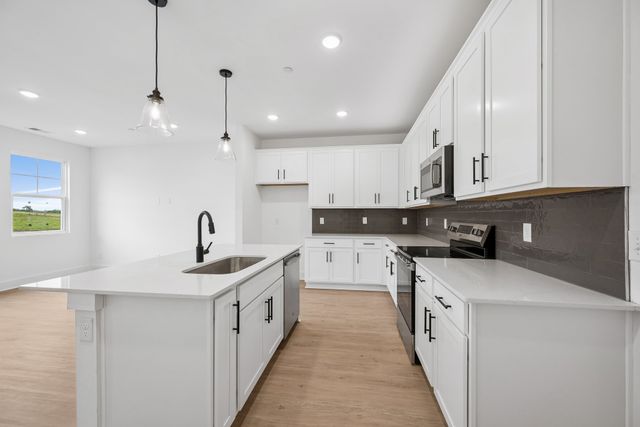 2597 Peaceful Valley Dr, Columbia, TN 38401