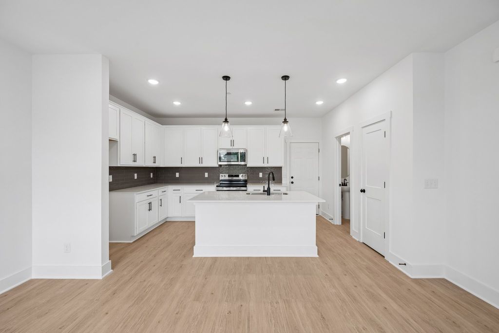 2597 Peaceful Valley Dr, Columbia, TN 38401