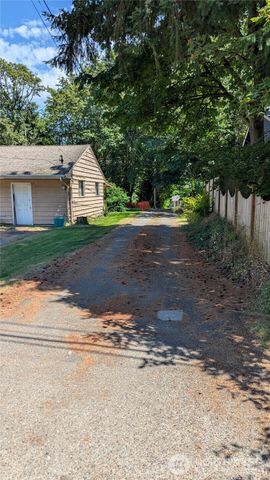 14834 75th Avenue NE, Kenmore, WA 98028