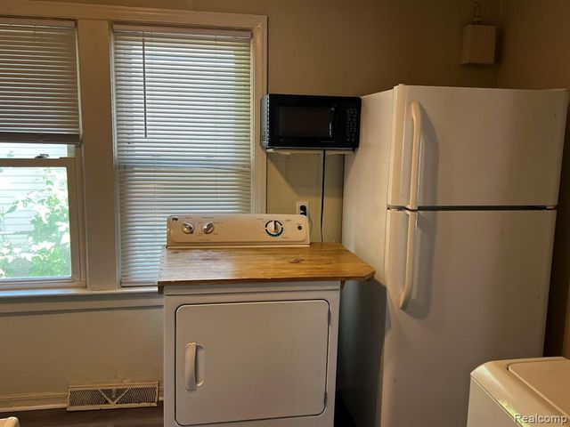 1861 Academy Street, Ferndale, MI 48220