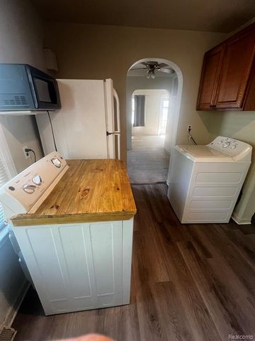 1861 Academy Street, Ferndale, MI 48220