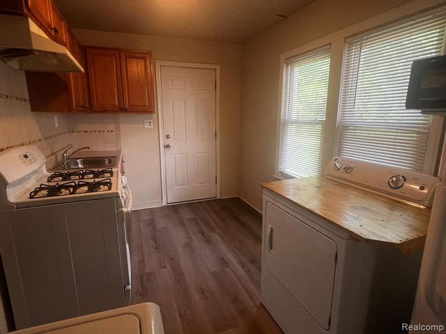 1861 Academy Street, Ferndale, MI 48220