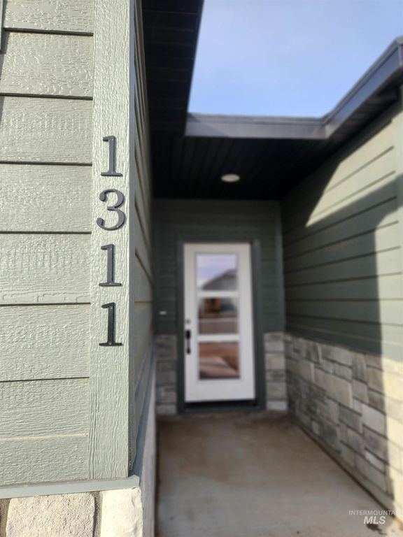 1311 Moss, Rupert, ID 83350