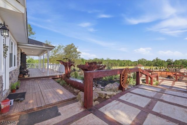 72 Pond Ln, Holland Twp., NJ 08848