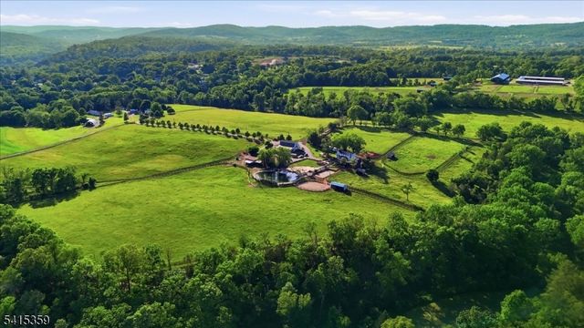 72 Pond Ln, Holland Twp., NJ 08848