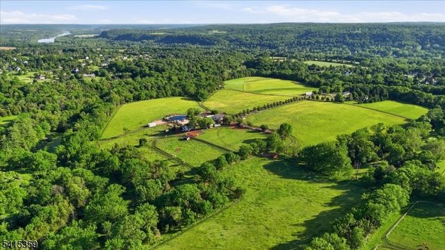 72 Pond Ln, Holland Twp., NJ 08848