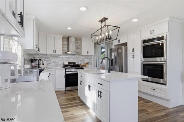 72 Pond Ln, Holland Twp., NJ 08848