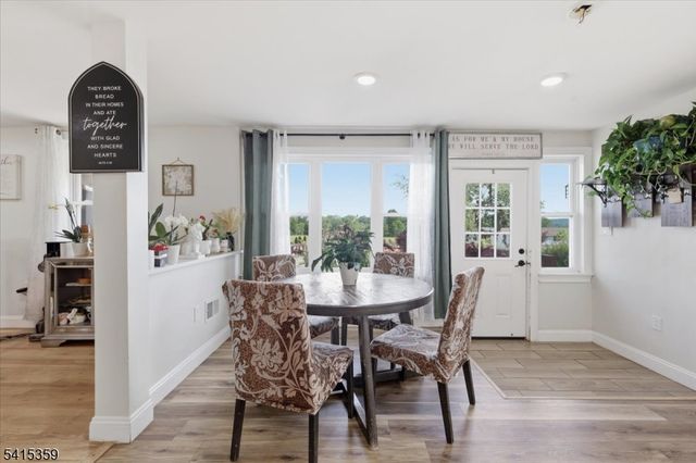 72 Pond Ln, Holland Twp., NJ 08848