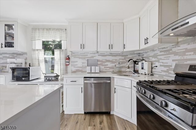 72 Pond Ln, Holland Twp., NJ 08848