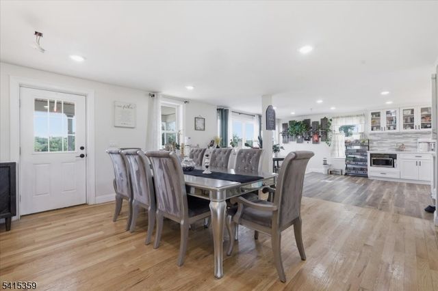 72 Pond Ln, Holland Twp., NJ 08848