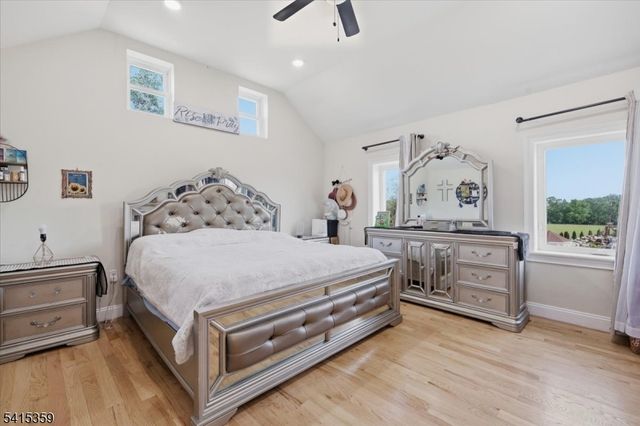 72 Pond Ln, Holland Twp., NJ 08848