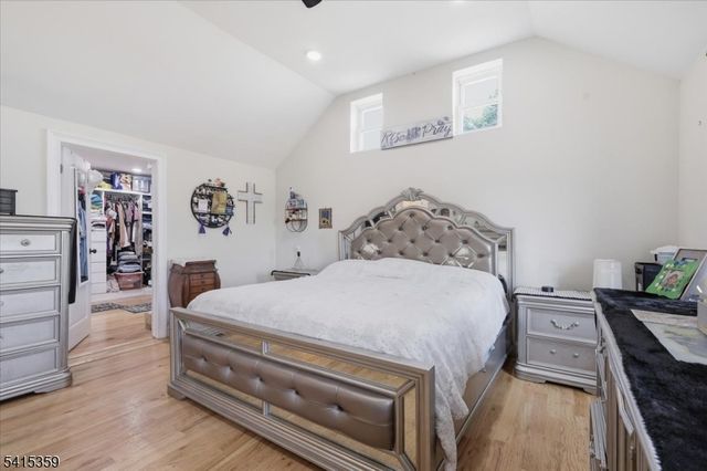 72 Pond Ln, Holland Twp., NJ 08848
