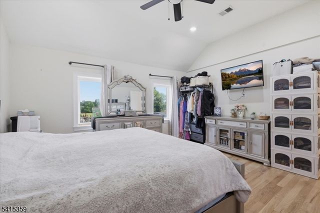 72 Pond Ln, Holland Twp., NJ 08848