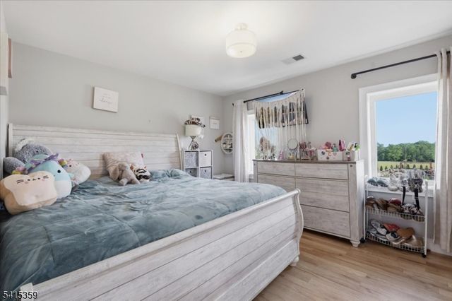 72 Pond Ln, Holland Twp., NJ 08848