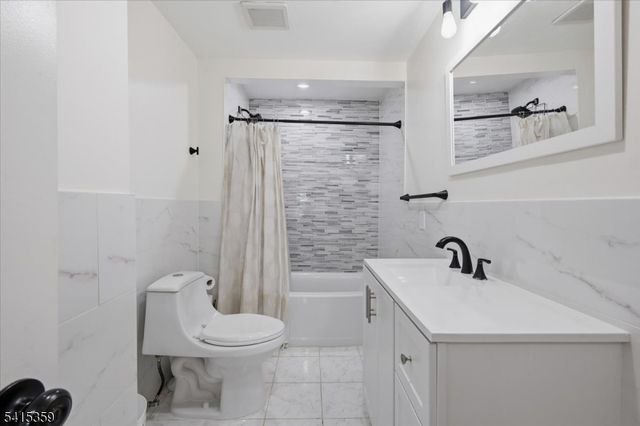 72 Pond Ln, Holland Twp., NJ 08848