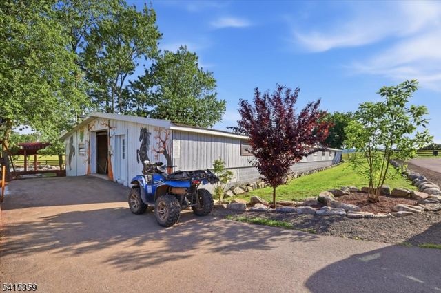 72 Pond Ln, Holland Twp., NJ 08848